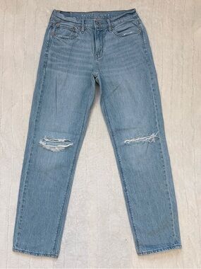 American Eagle Women’s 90s Straight High Rise Distressed Light Wash Denim Size 4